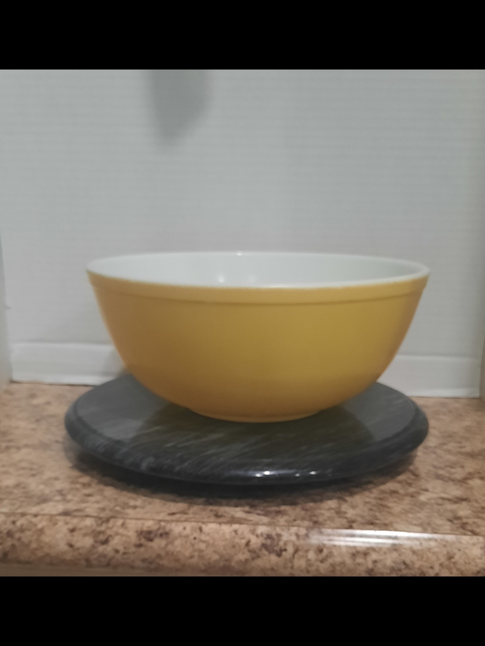 Pyrex Primary Yellow 404